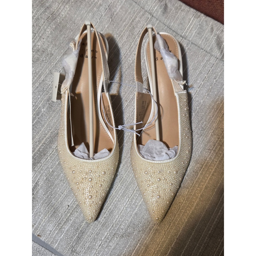 A New Day Womens Pearl Slingback Kitten Heels Cream Pointed Toe Pumps 8.5 NEW